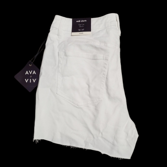 NWT Ava & Viv Women's Midi High Rise White Denim Shorts 16 - Picture 2 of 5